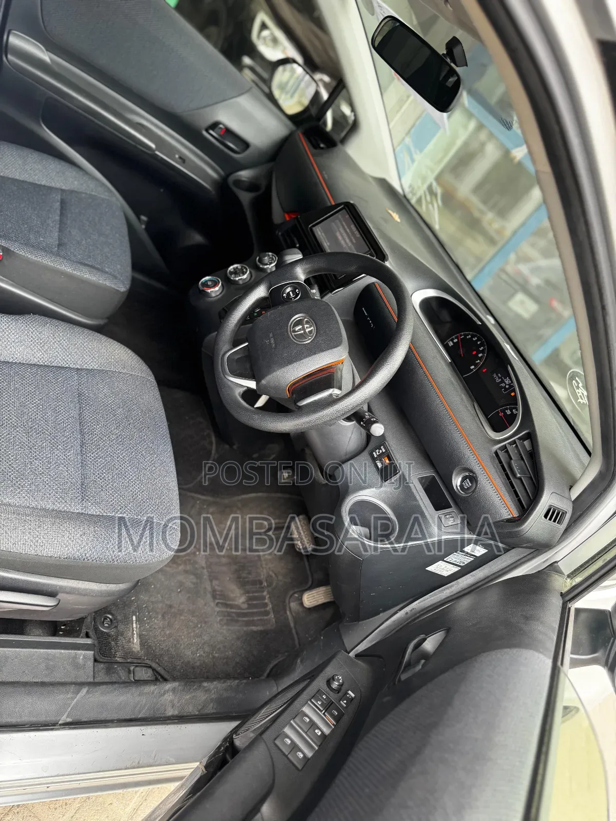 Toyota Sienta 2021 Silver