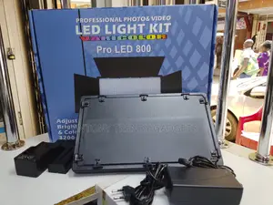 Varicolor Led 800 Studio Light Kit With Stand & Batteries
