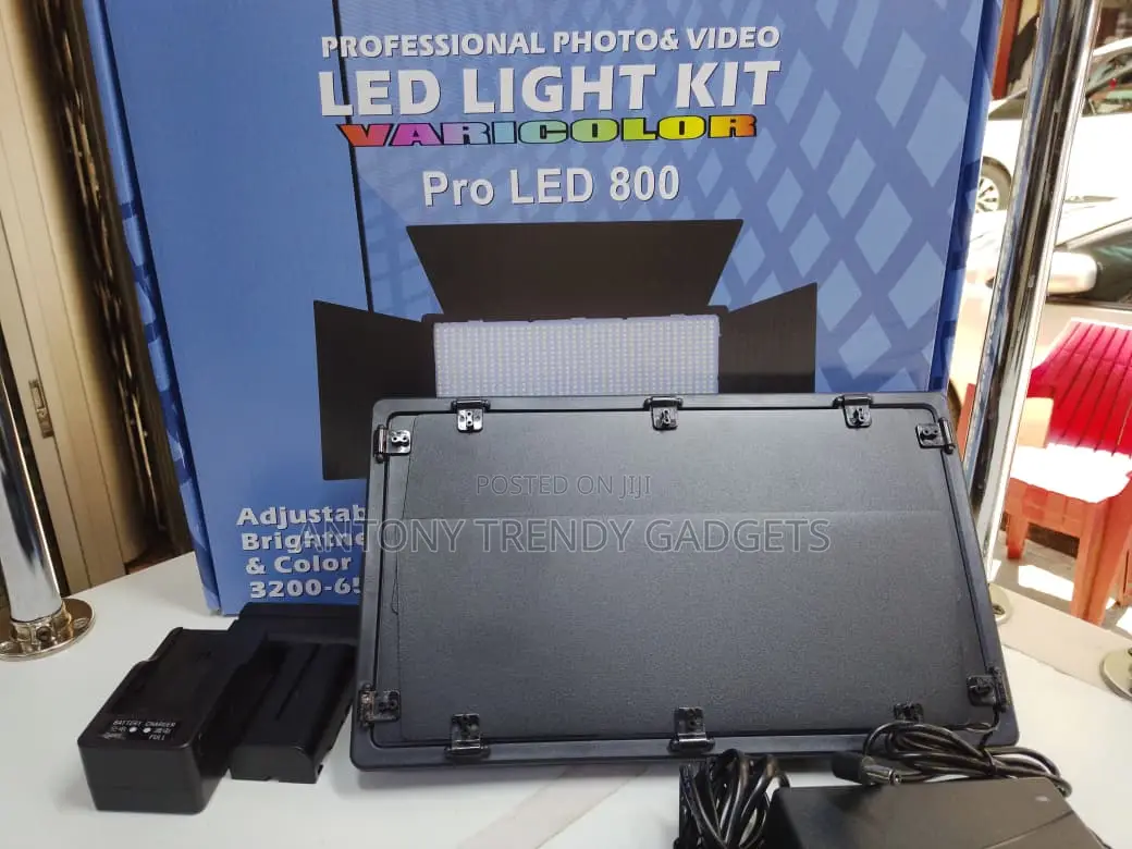 Varicolor Pro Led 800 Photo & Video Light Kit (With Stand)