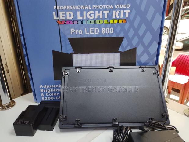 Varicolor Pro Led 800 Photo & Video Light Kit (With Stand)