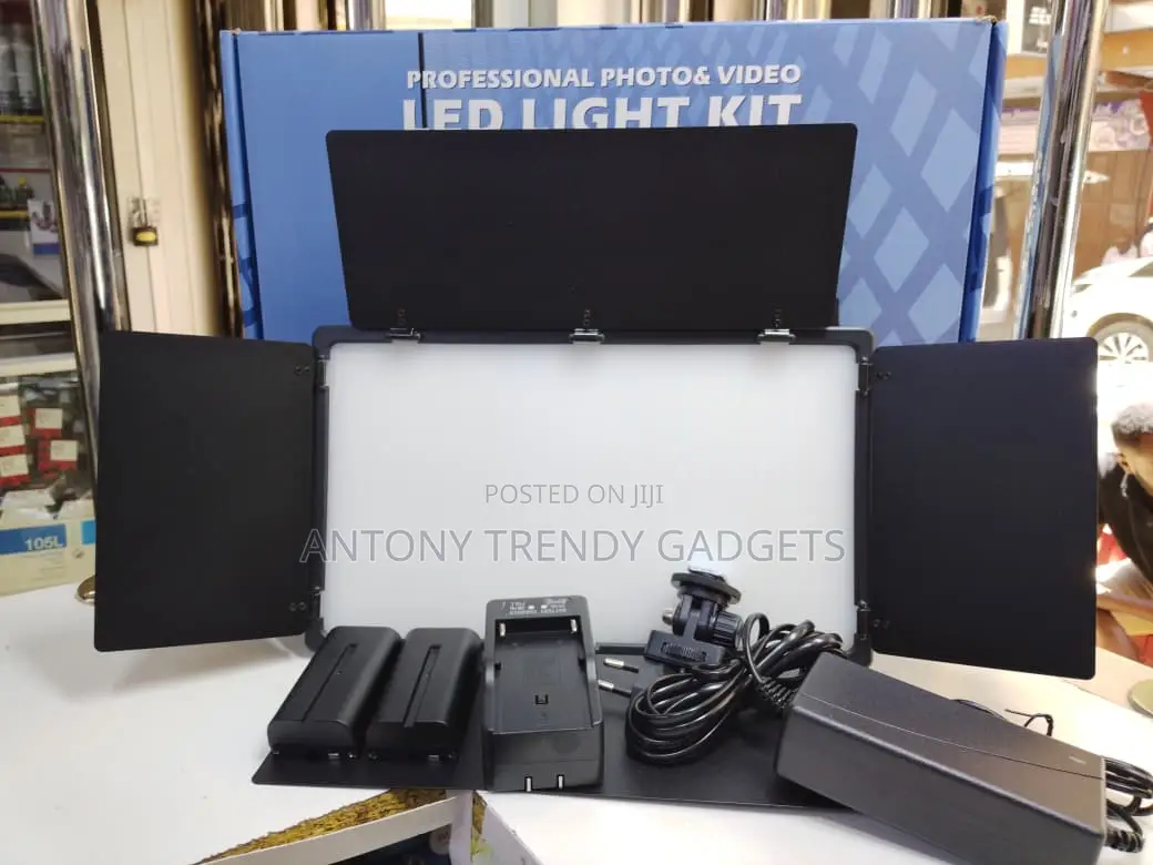 Varicolor Pro Led 800 Photo & Video Light Kit (With Stand)