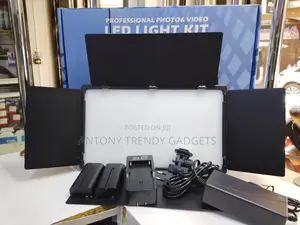 Varicolor Pro Led 800 Photo & Video Light Kit (With Stand)