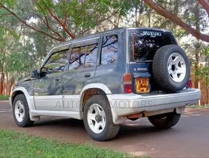 Suzuki Escudo 2000 Blue