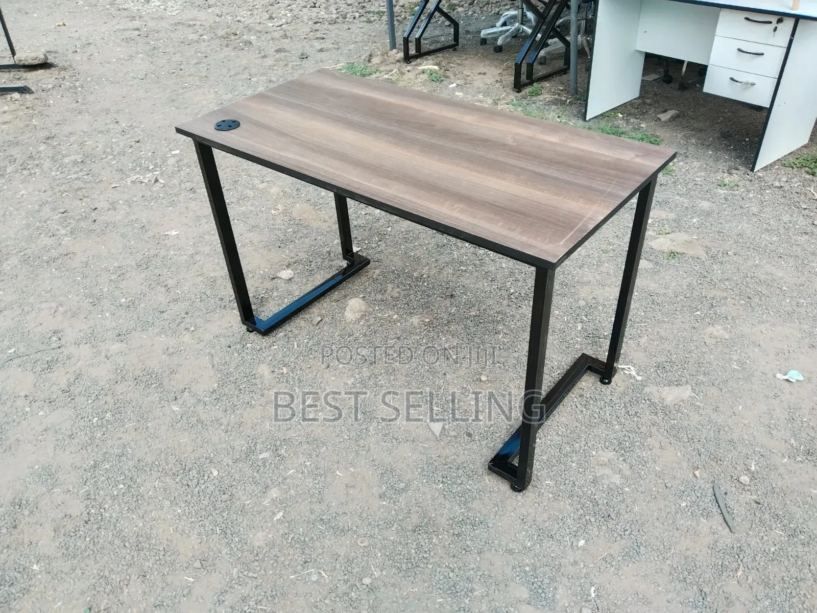 Single Metallic Stand Table
