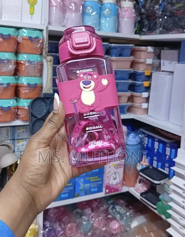 My Melody-Themed 600ml Plastic Water Bottle With a Strap Flip-Top Lid.
