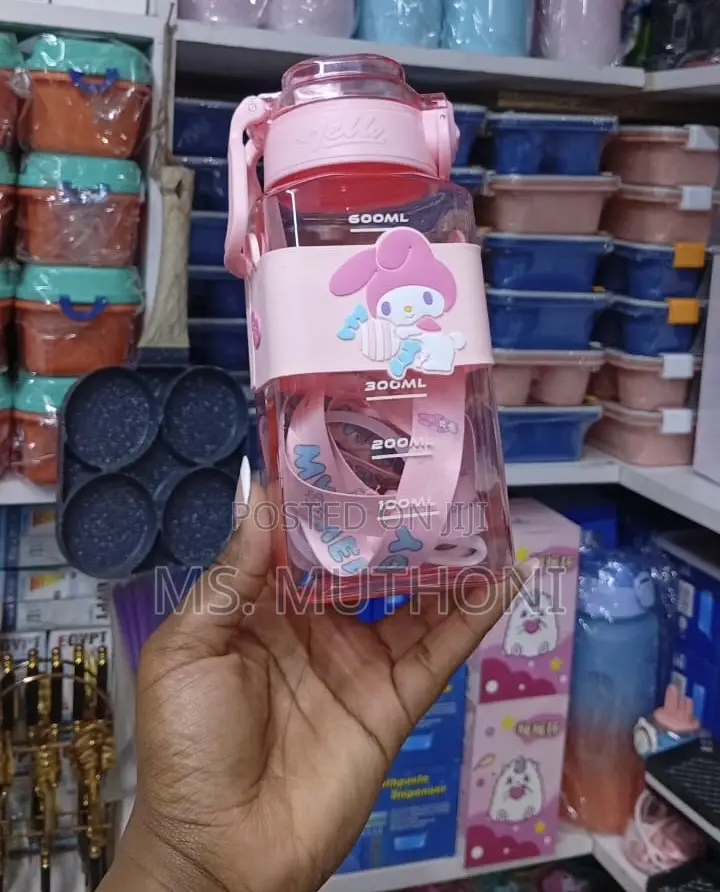 My Melody-Themed 600ml Plastic Water Bottle With a Strap Flip-Top Lid.