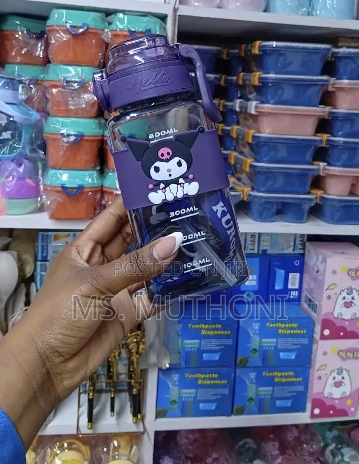 My Melody-Themed 600ml Plastic Water Bottle With a Strap Flip-Top Lid.