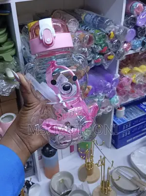 800ml Bear-Shaped Water Bottle With a Straw and Strap.