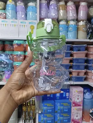 800ml Bear-Shaped Water Bottle With a Straw and Strap.