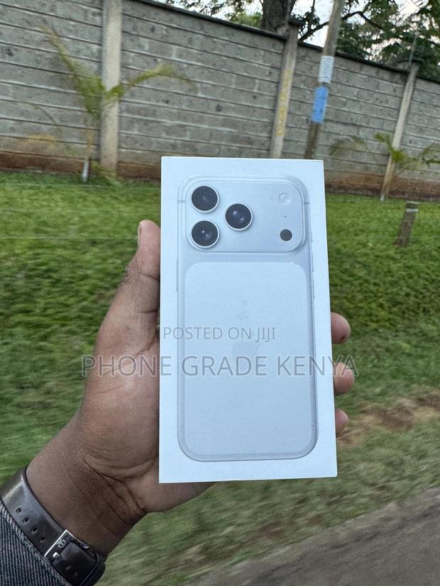 New Apple iPhone 17 Pro 256 GB Silver - thumbnail 4