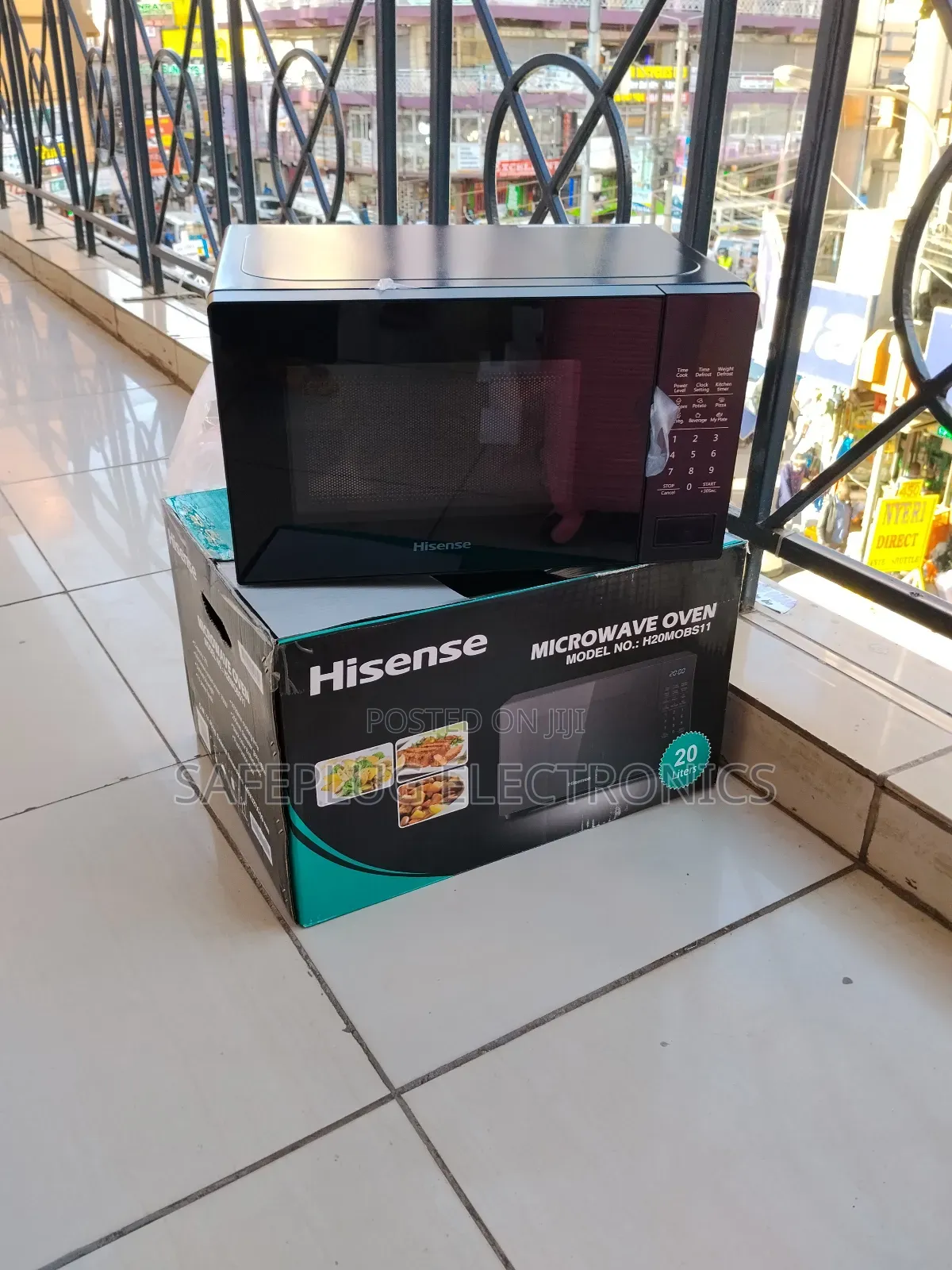 Hisense Black Microwave 1000w