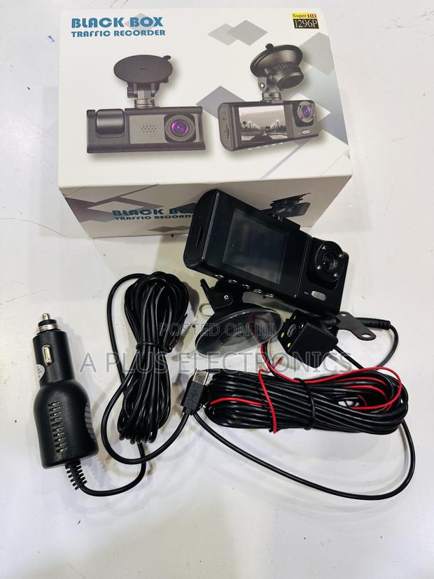 C309 Blackbox Dash Camera 360° Coverage 3-Camera Dash Cam With Wifi