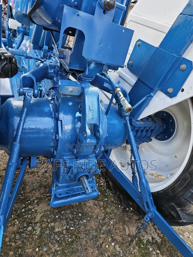 Tractor Ford - thumbnail 6
