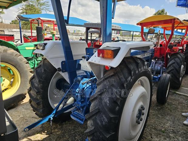 Tractor Ford - thumbnail 3