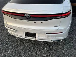 Toyota Crown XLE 2023 White