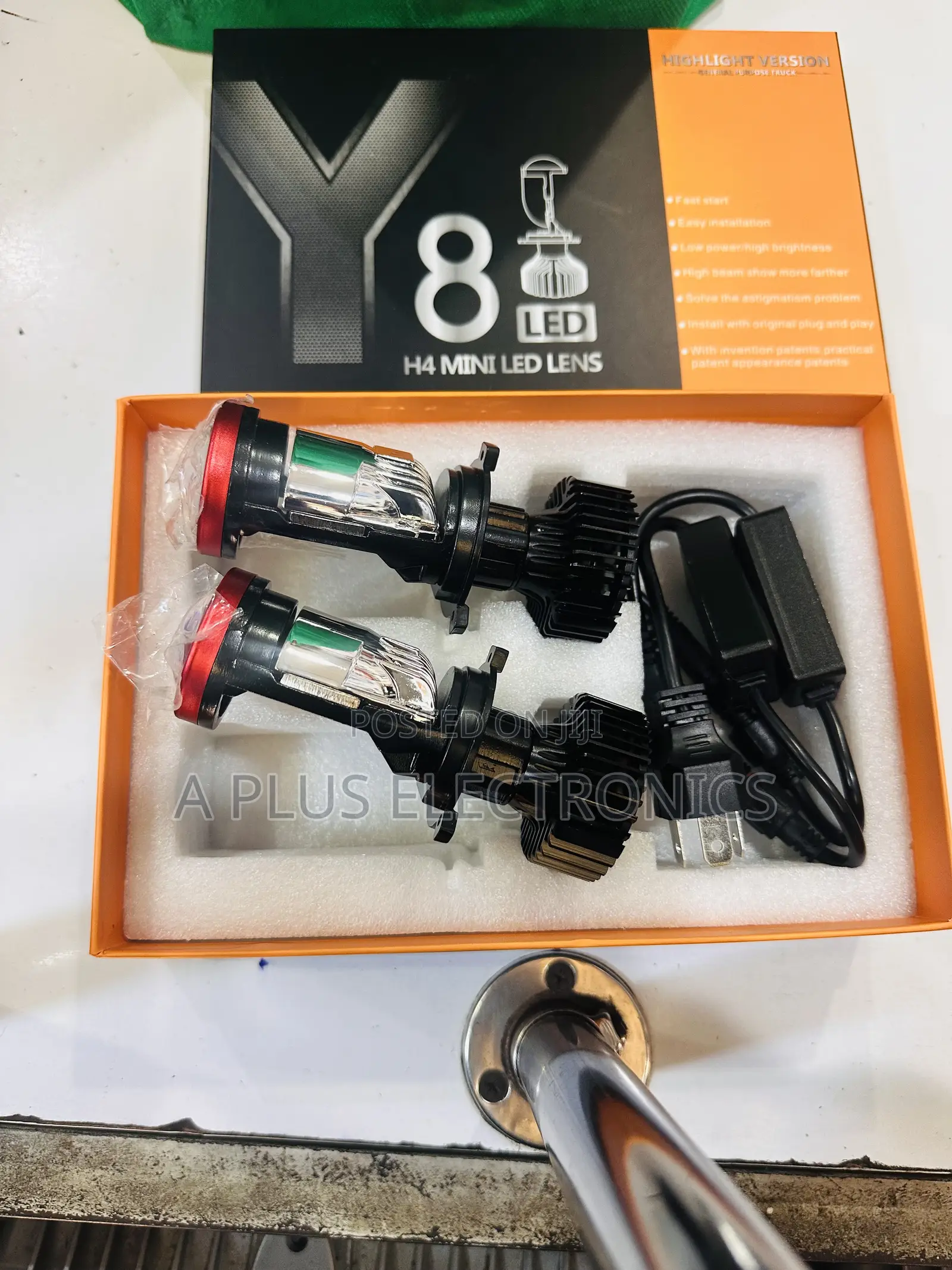 Y8 H4 Mini Projector Headlights - Xenon White Bulbs