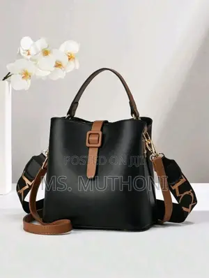 Minimalist Nicole Doris Bucket Bag for Women