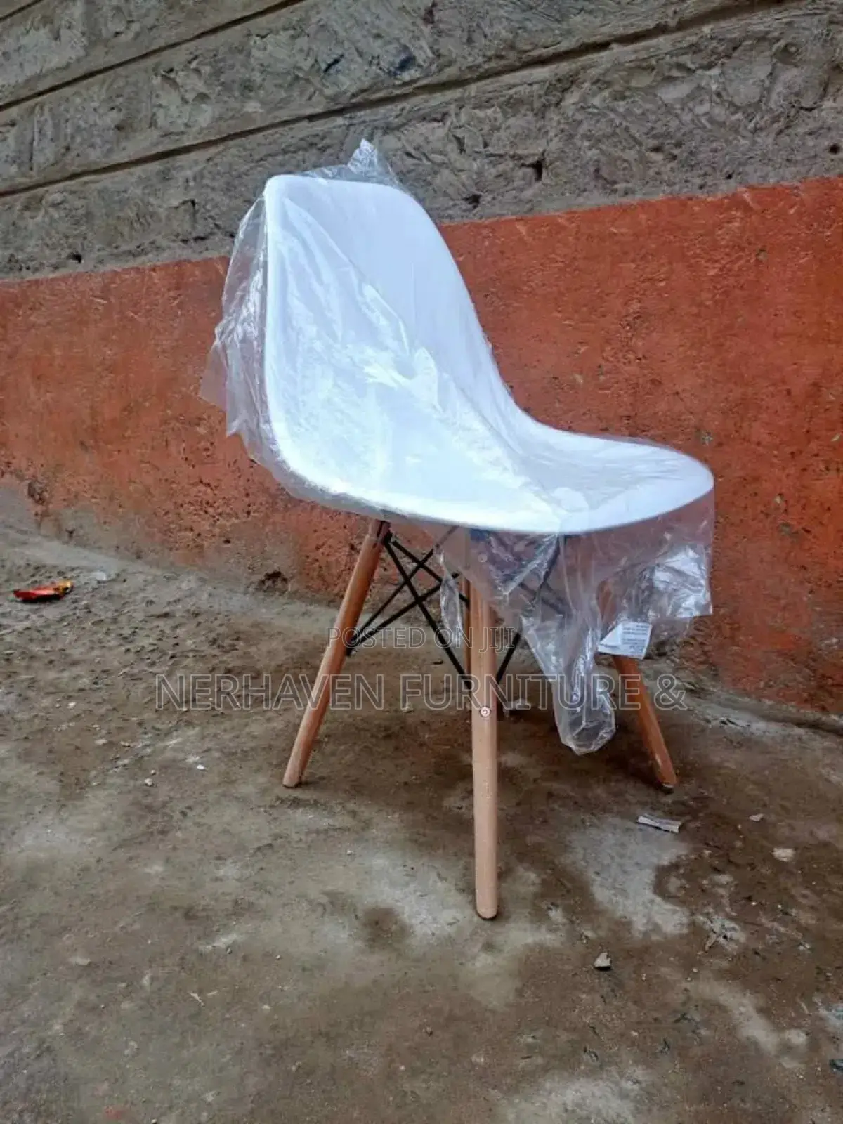 Contemporary Eames Chair With Wooden Legs