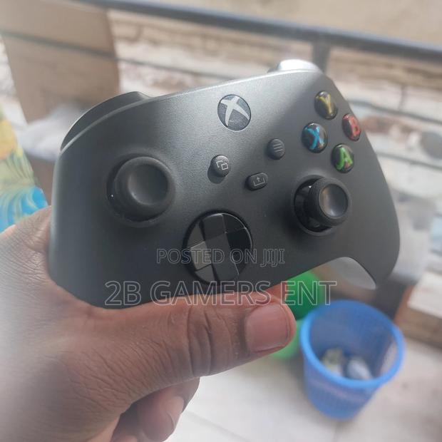 Xbox One X Console Home Used - thumbnail 2