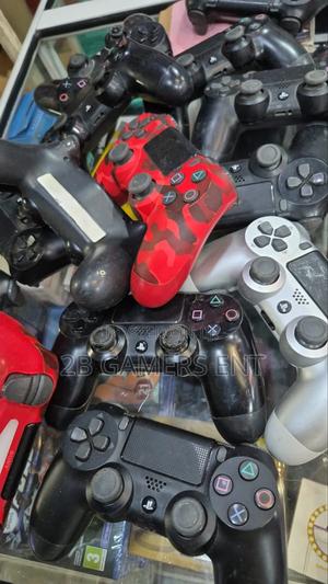Ex Uk Original Controllers - main view