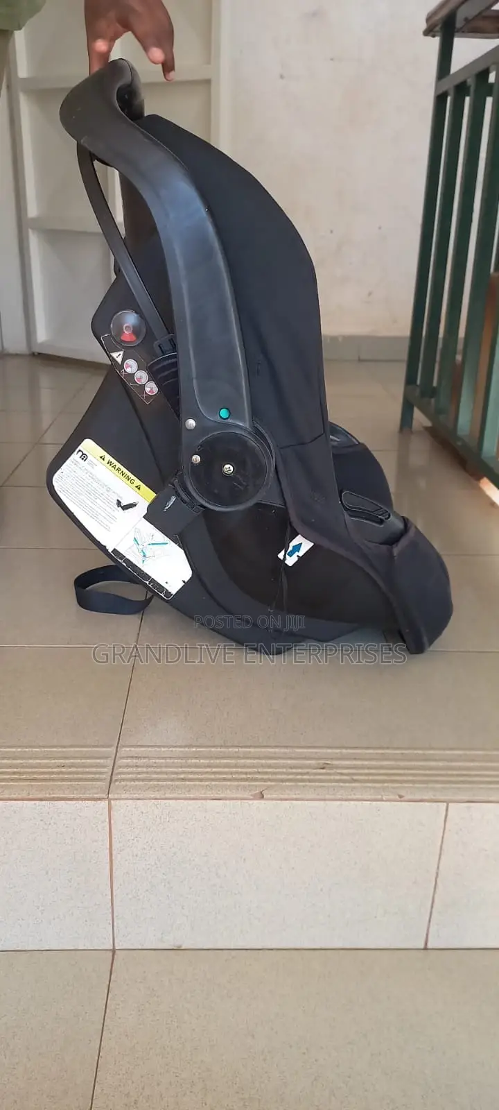 Baby Car Seat / Infant Carrier – Very Clean