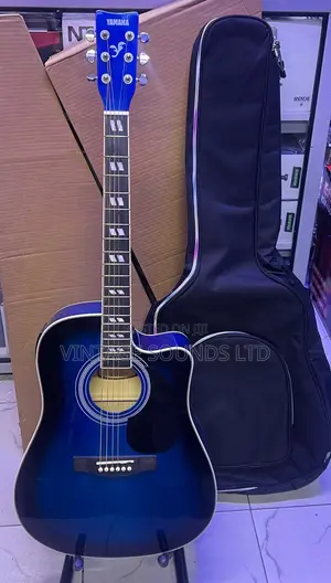 41 “Yamaha Semi Acoustic Guitar Dreadnought Cutaway