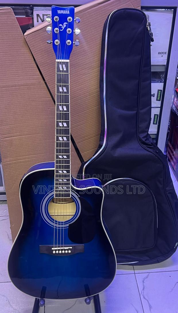 41 “Yamaha Semi Acoustic Guitar Dreadnought Cutaway