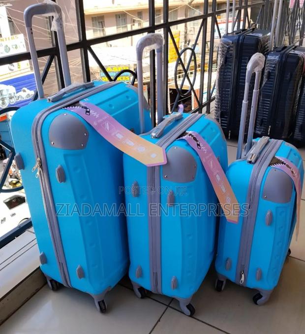 Luxury 3-in-1 Size 3 Fibre Suitcase – Elegant Strength Premium Trave
