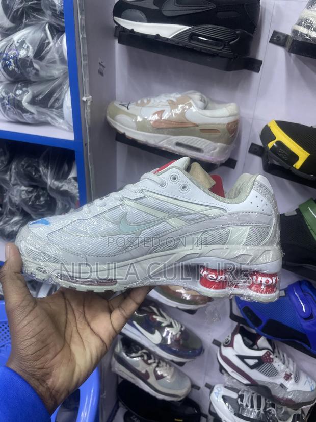 Trending Nike Shox R4 - thumbnail 4