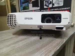 Epson Eb-S31 Projector for Presentations Training