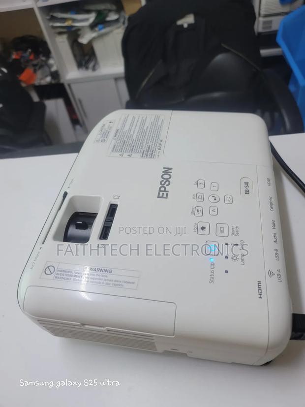 Well-Maintained Epson Eb-S41 Projector – Plug Play - thumbnail 2