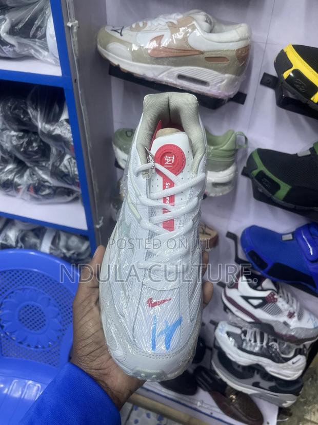 Trending Nike Shox R4 - thumbnail 11
