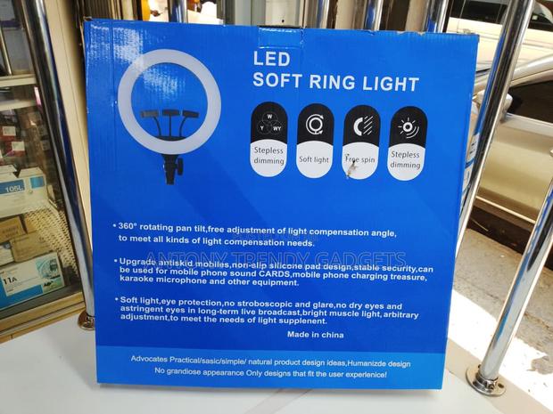 18 Inch Led Ring Light With 3 Phone Holders For Streaming - main view