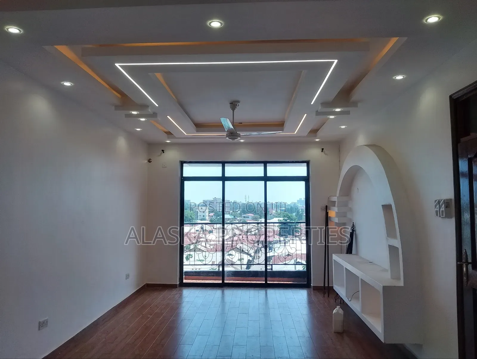3bdrm Apartment in Beach Road Gichaga, Nyali for sale