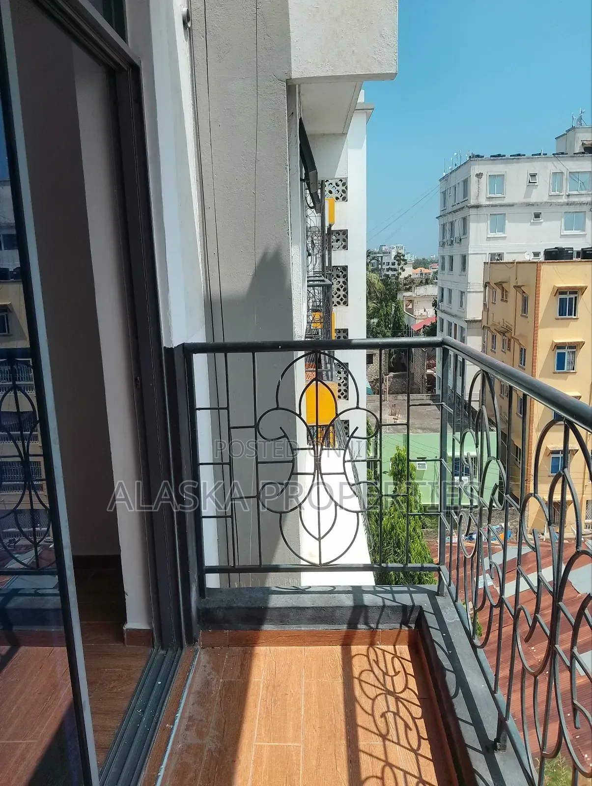3bdrm Apartment in Beach Road Gichaga, Nyali for sale