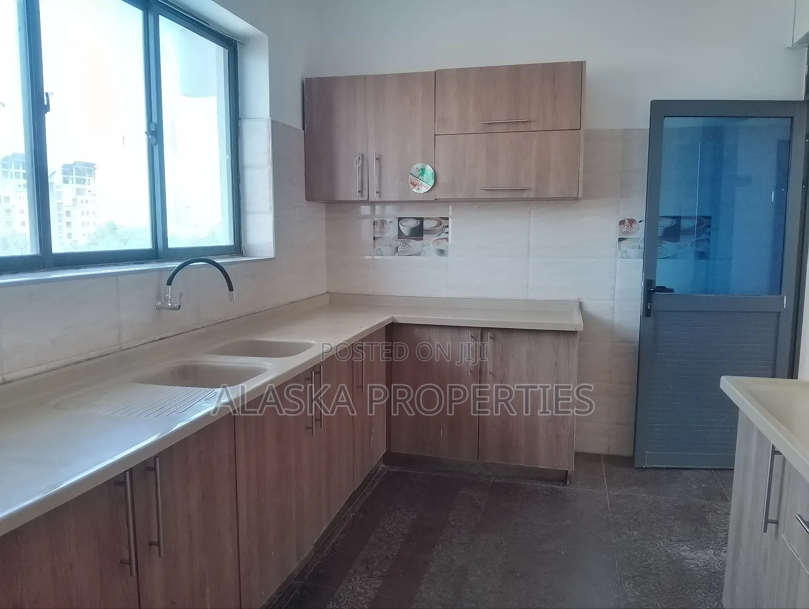 3bdrm Apartment in Beach Road Gichaga, Nyali for sale