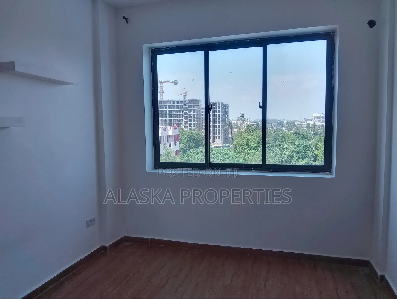 3bdrm Apartment in Beach Road Gichaga, Nyali for sale
