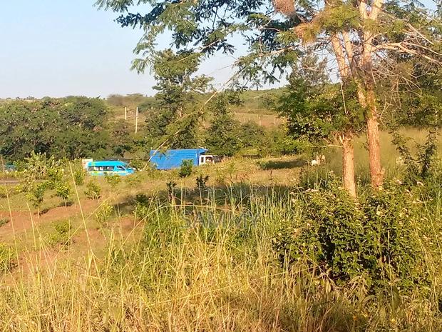 Prime Land for Sale. Karuku, Embu Nairobi Hishway. Touching Highway - main view