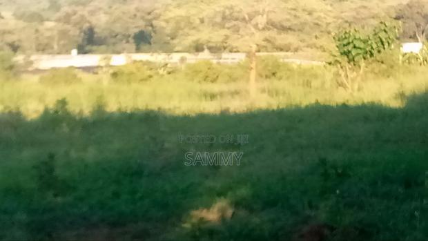 Prime Land for Sale. Karuku, Embu Nairobi Hishway. Touching Highway - thumbnail 2