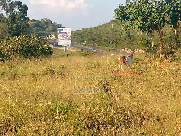 Prime Land for Sale. Karuku, Embu Nairobi Hishway. Touching Highway - thumbnail 6