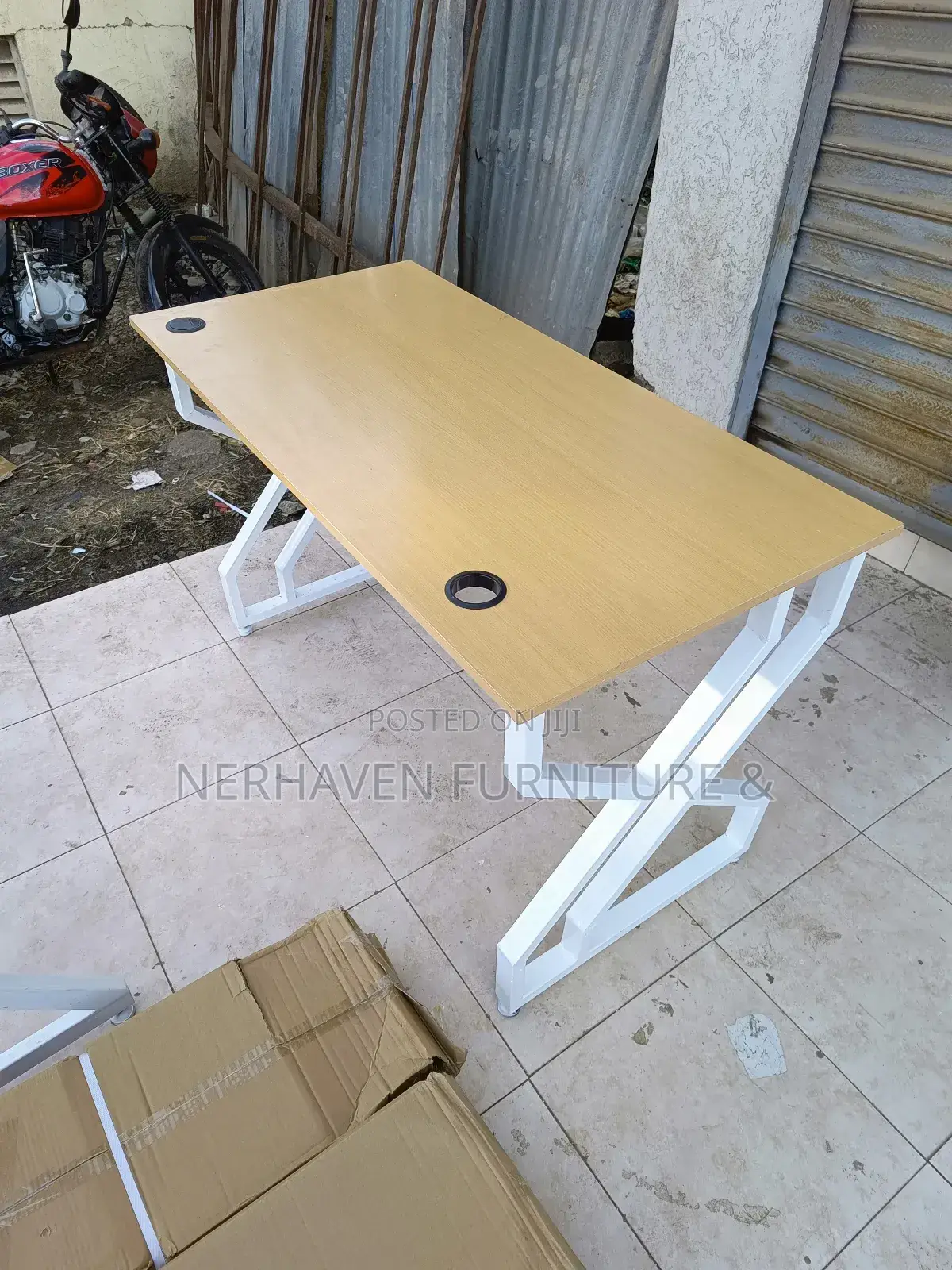 White Frame Metallic Office Desk – Strong Modern Design
