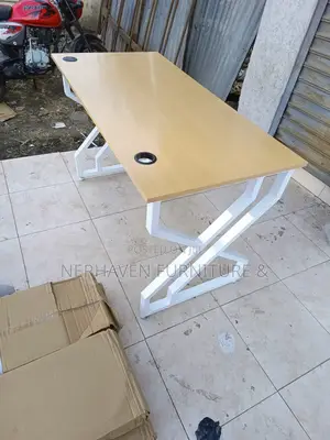 White Frame Metallic Office Desk – Strong Modern Design