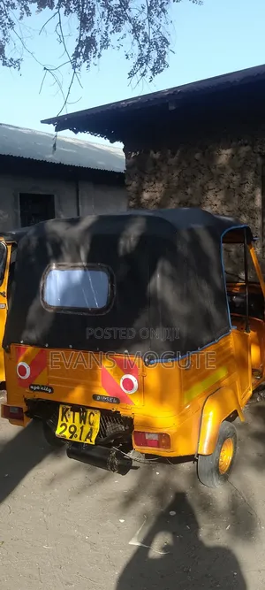 Piaggio 2021 Orange