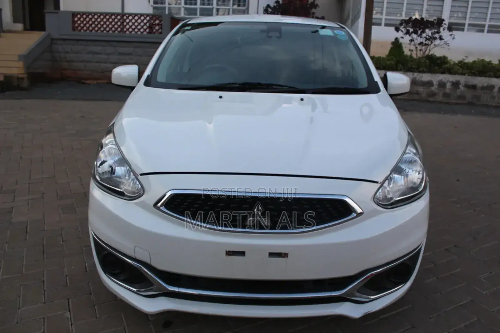 Mitsubishi Mirage ES 2018 White
