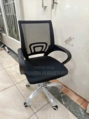 Ergonomic Mesh Office Chair – Breathable Comfortable