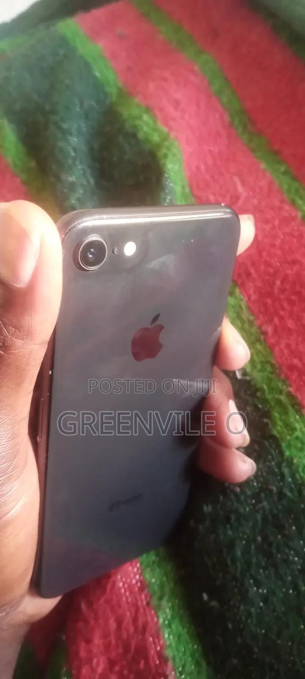 Apple iPhone 8 64 GB Black - main view