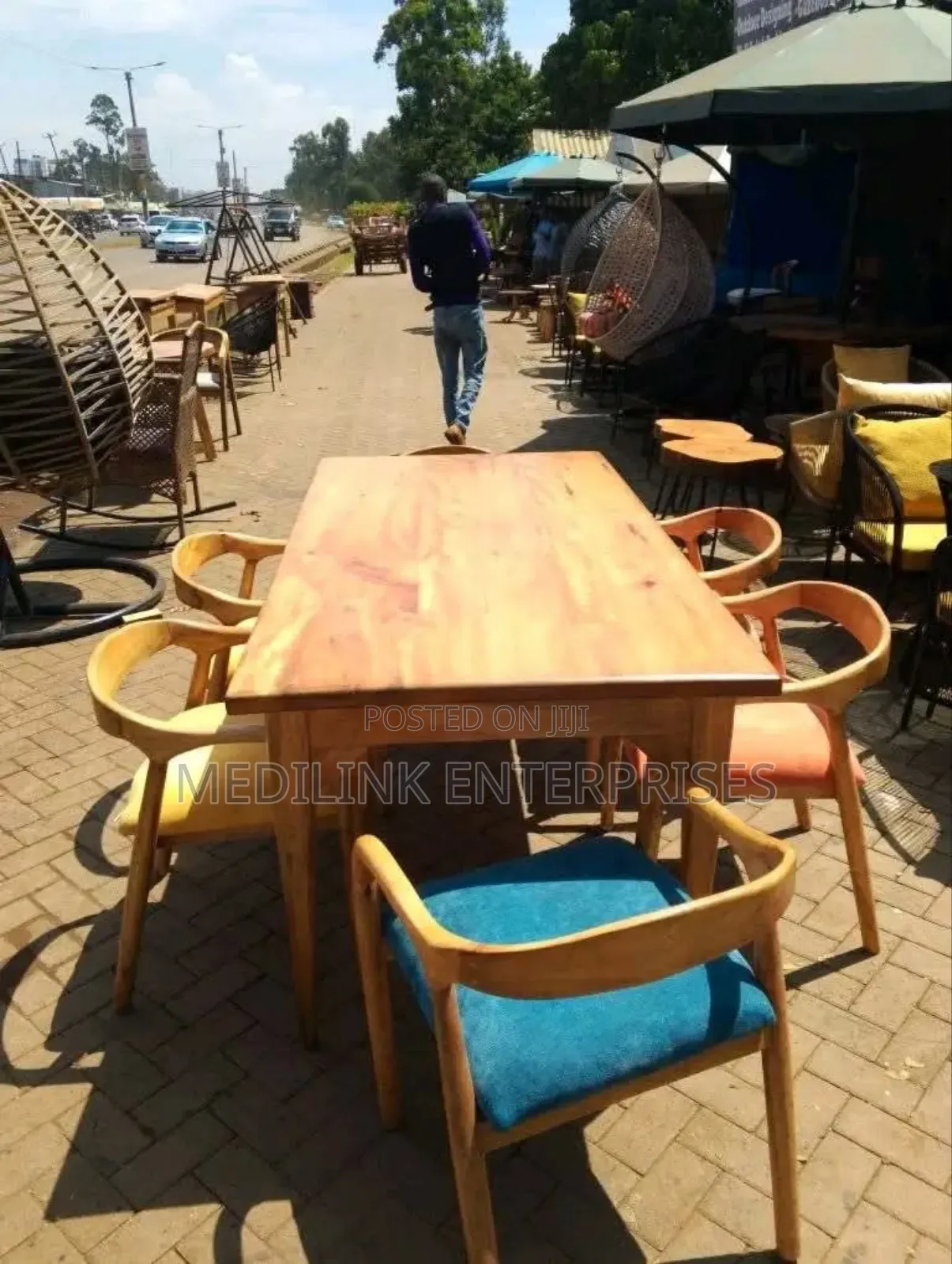 Camel Back 6-Seater Mango Dinning Table Set