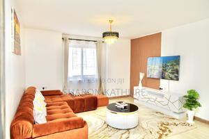 Violent Luxurious Homes - thumbnail 2