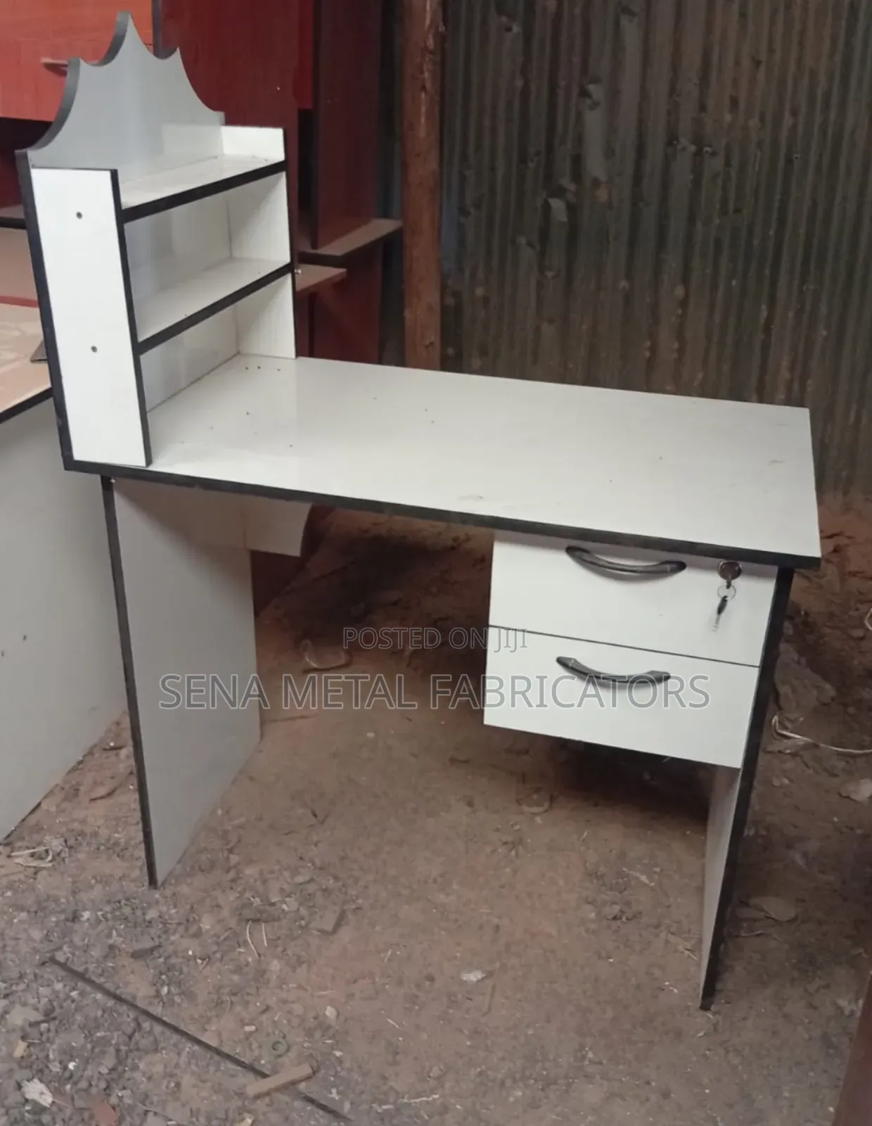 Manicure Table Featuring Mosque Design and Black Edge Trim.