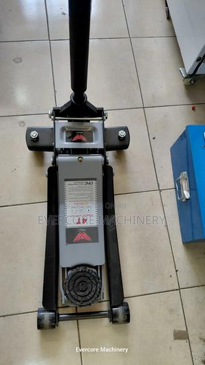 Commercial 4 Tonne Hydraulic Trolley Jack Tool. - thumbnail 2